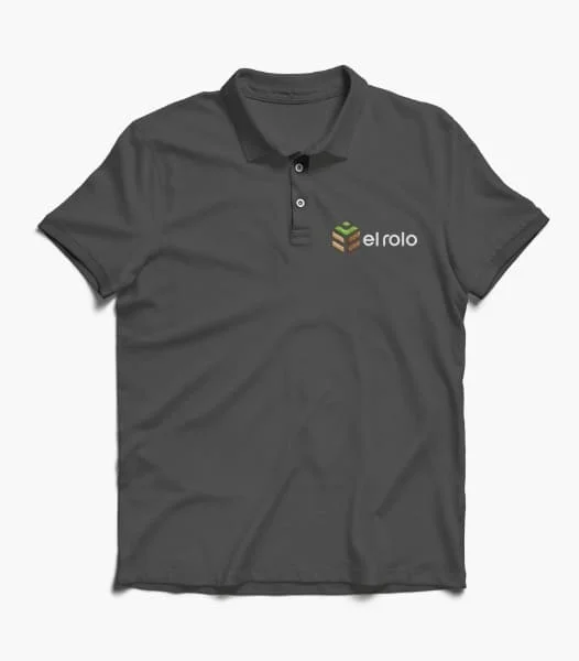 Camisa tipo polo en color gris oscuro con el logo de la la empresa Aserrío El Rolo bordado