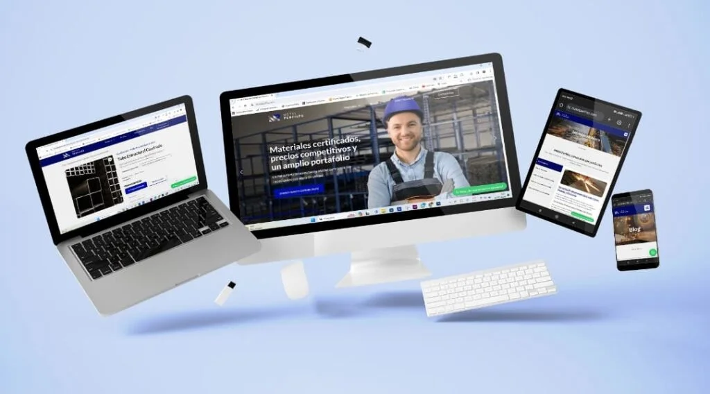 Diferentes dispositivos digitales: alptop, monitor de escriotiro, tablet y celular; mostrando el nuevo website y seo de la empresa metal pefiles sobre un fondo azul claro